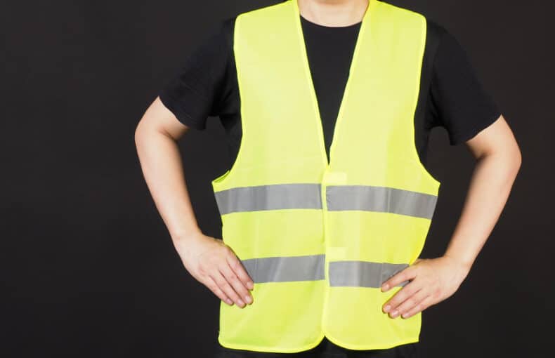 Ropa Laboral Reflectante Más que una Medida de Seguridad
