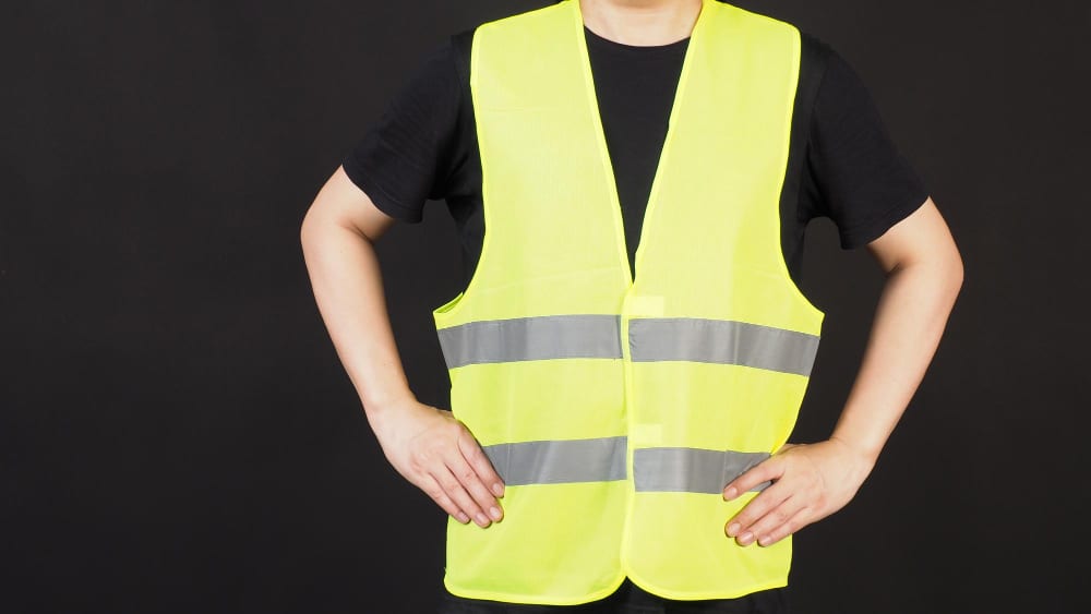 Ropa Laboral Reflectante Más que una Medida de Seguridad